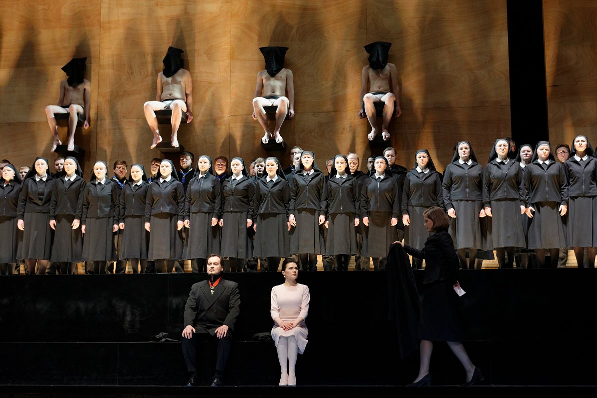 Skats no operas „Dons Karloss“ iestudējuma Lietuvas Nacionālajā operā