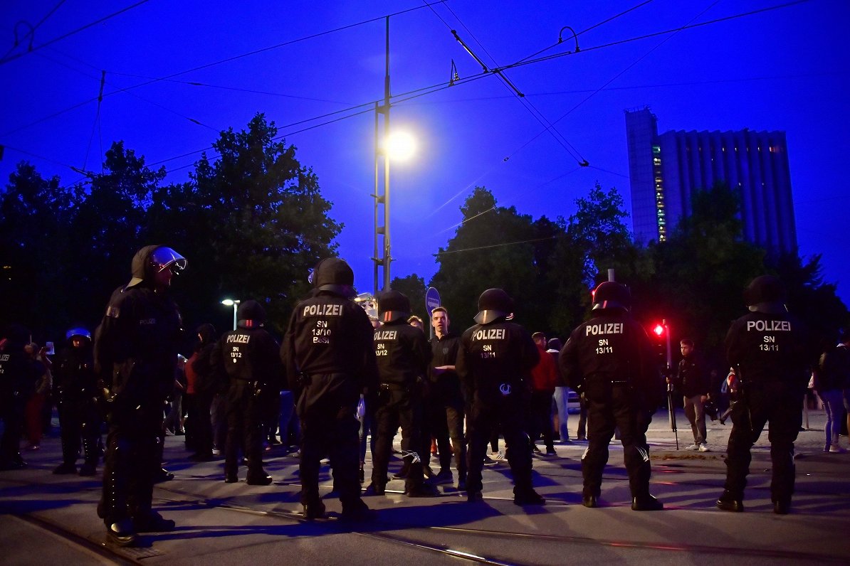 Riot police face protesters, September 1, 2018