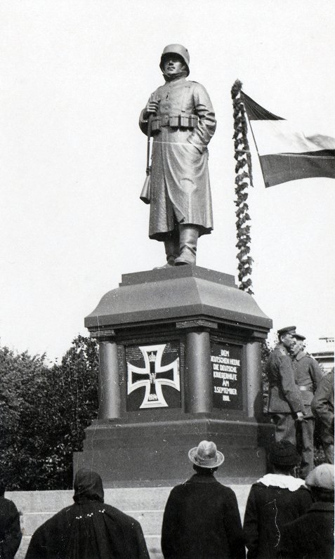 Памятник германскому ландштурмисту в Риге.