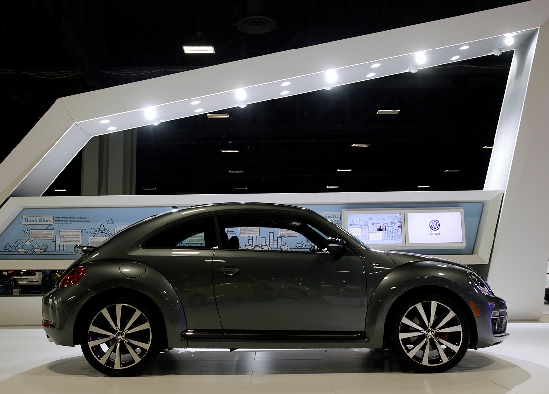 Volkswagen Beetle R-Line 2015.