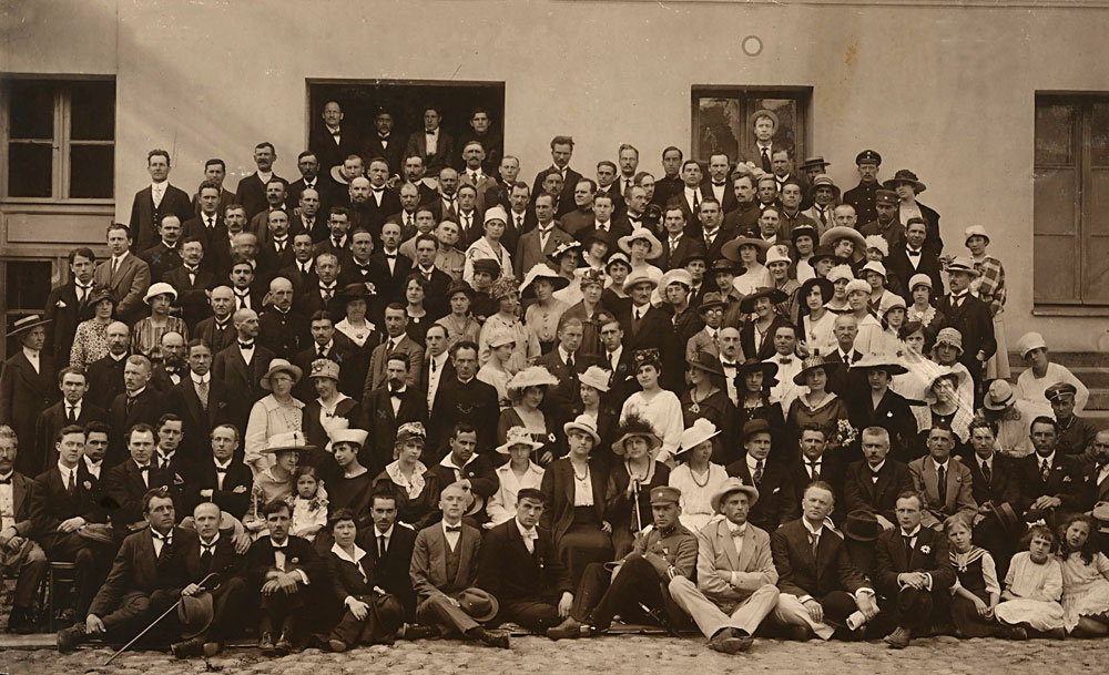 Коллектив Латышской оперы летом 1919 года.