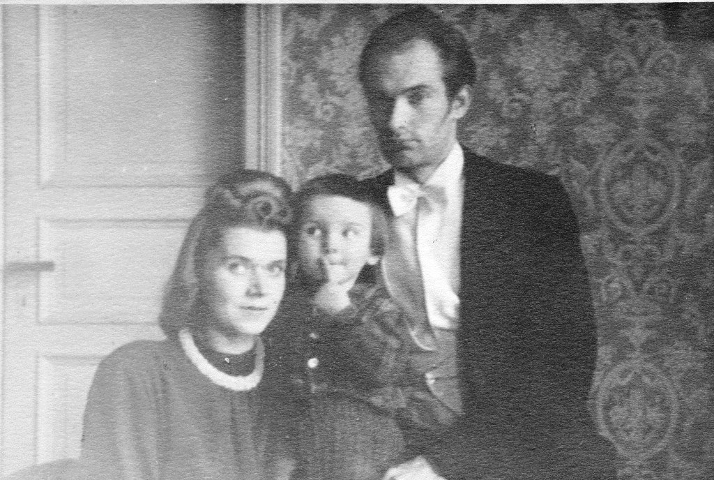 Indulis Kalniņš kopā ar kundzi Miraldu un dēlu Daumantu