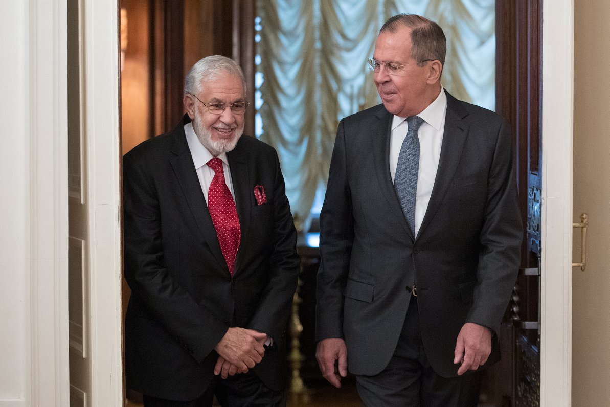Lībijas ārlietu ministrs Muhameds Taha Sials un Krievijas ārlietu ministrs Sergejs Lavrovs
