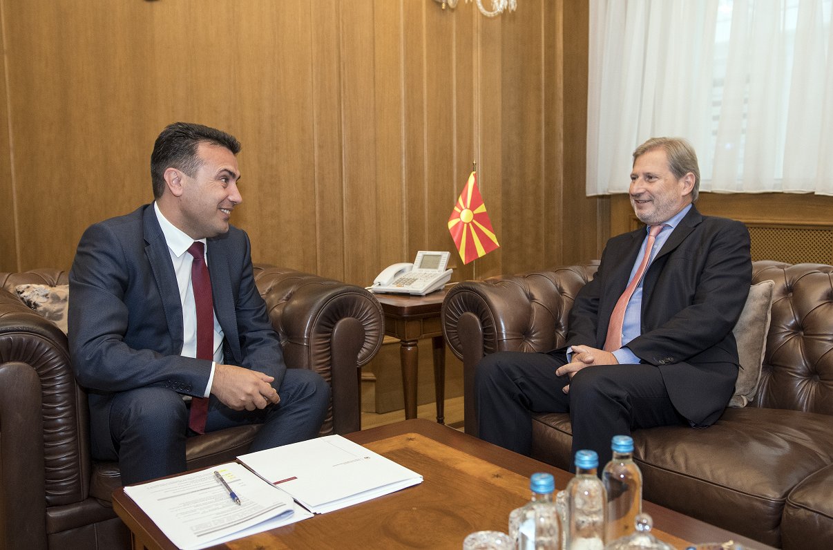 Maķedonijas premjers Zorans Zajevs tiekas ar ES kaimiņattiecību komisāru Johanesu Hānu