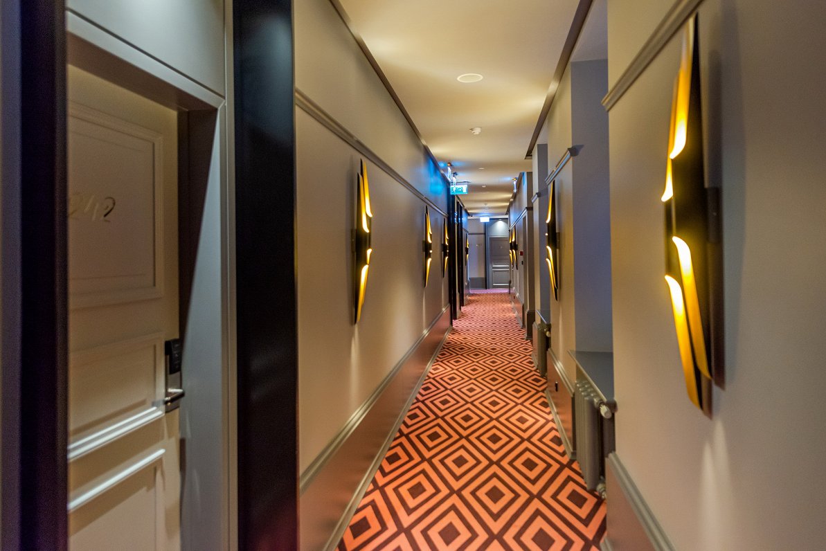 Viesnīcas koridors viesnīcā Rīgā