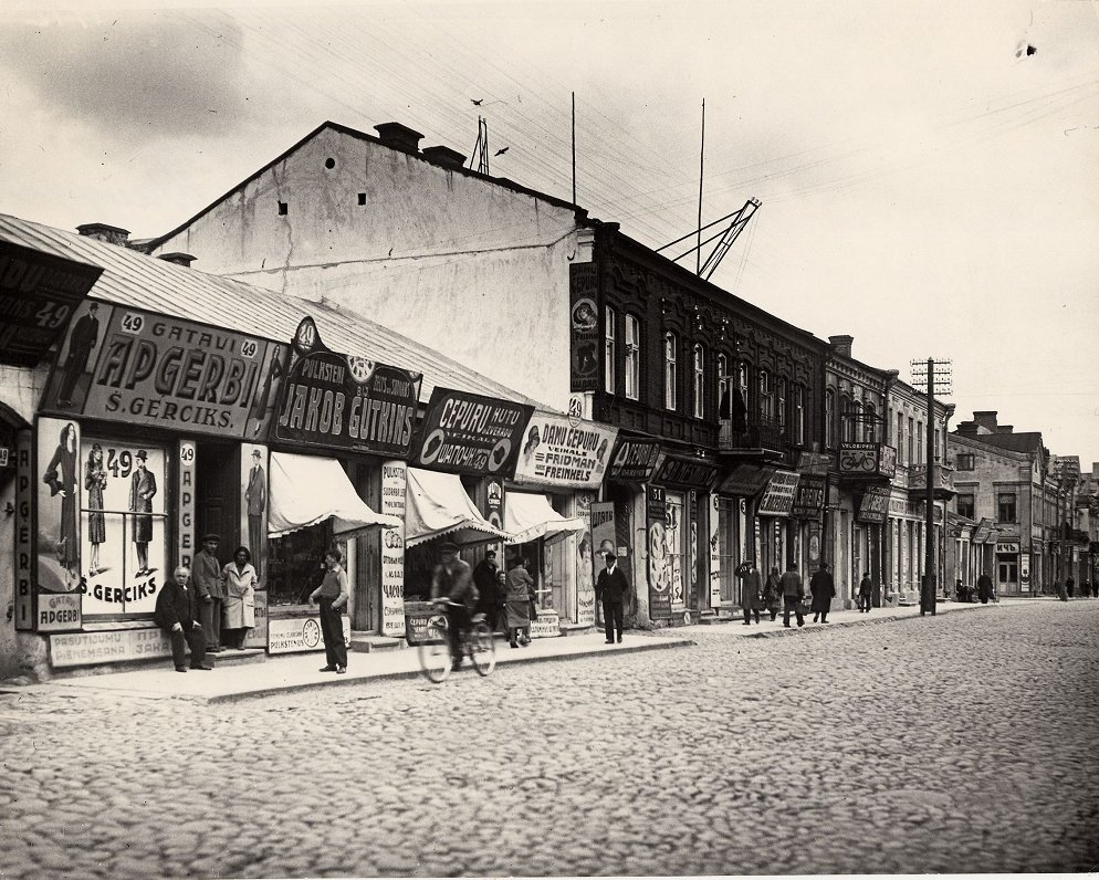 3.	Rīgas iela, Daugavpils, 20.gs. 20. gadu beigas un 30. gadu sākums.