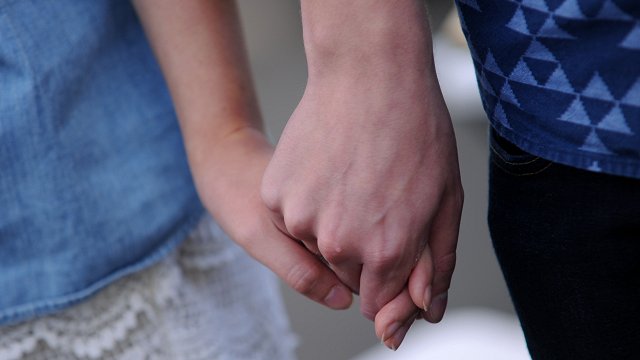 Закон о партнерских отношениях нужен и гетеросексуальным парам — депутат