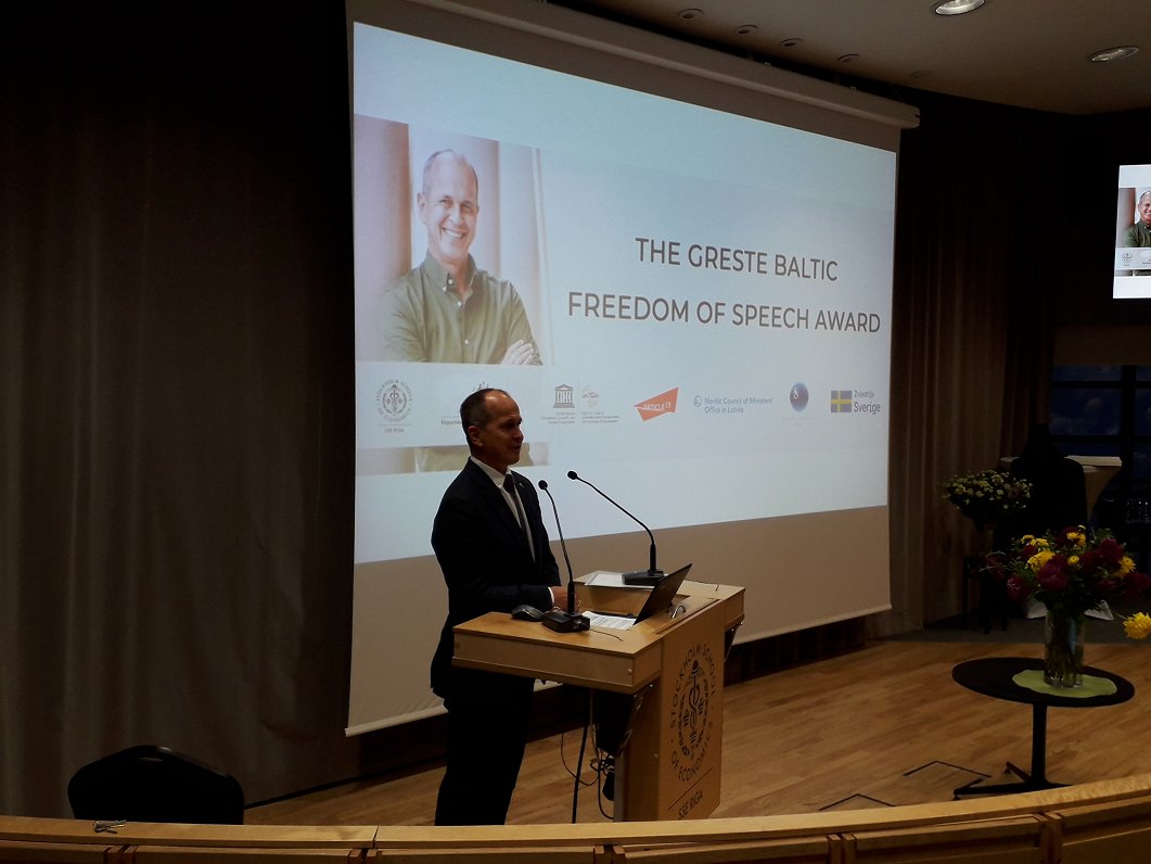 Peter Greste presents Baltic Freedom of Speech Award 2018