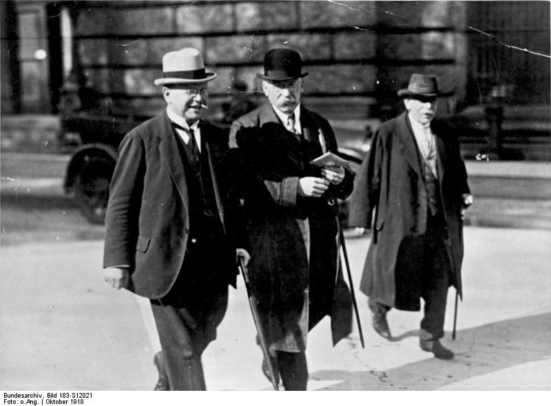 ZentralbildOktober 1918UBz: v.l.n.r.: Die Reichstagsabgeordneten Erzberger, S