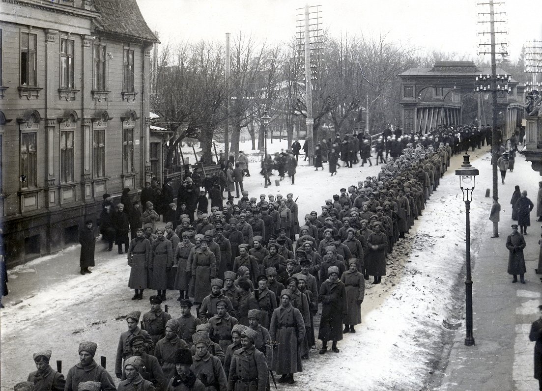 «Красные» латышские стрелки входят в Елгаву, январь 1919 года