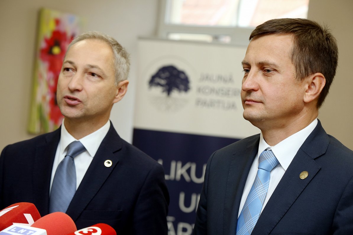 From the left: Jānis Bordāns (New Conservatives) and Armands Krauze (Greens and Farmers Union)