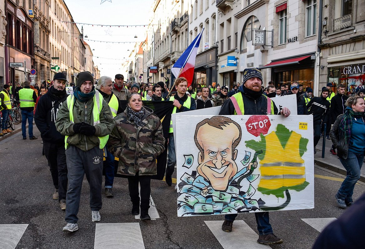 &quot;Dzelteno vestu&quot; protesti Francijā