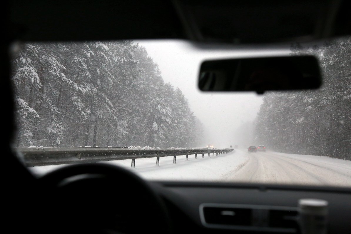 Apgrūtināti braukšanas apstākļi ziemā.