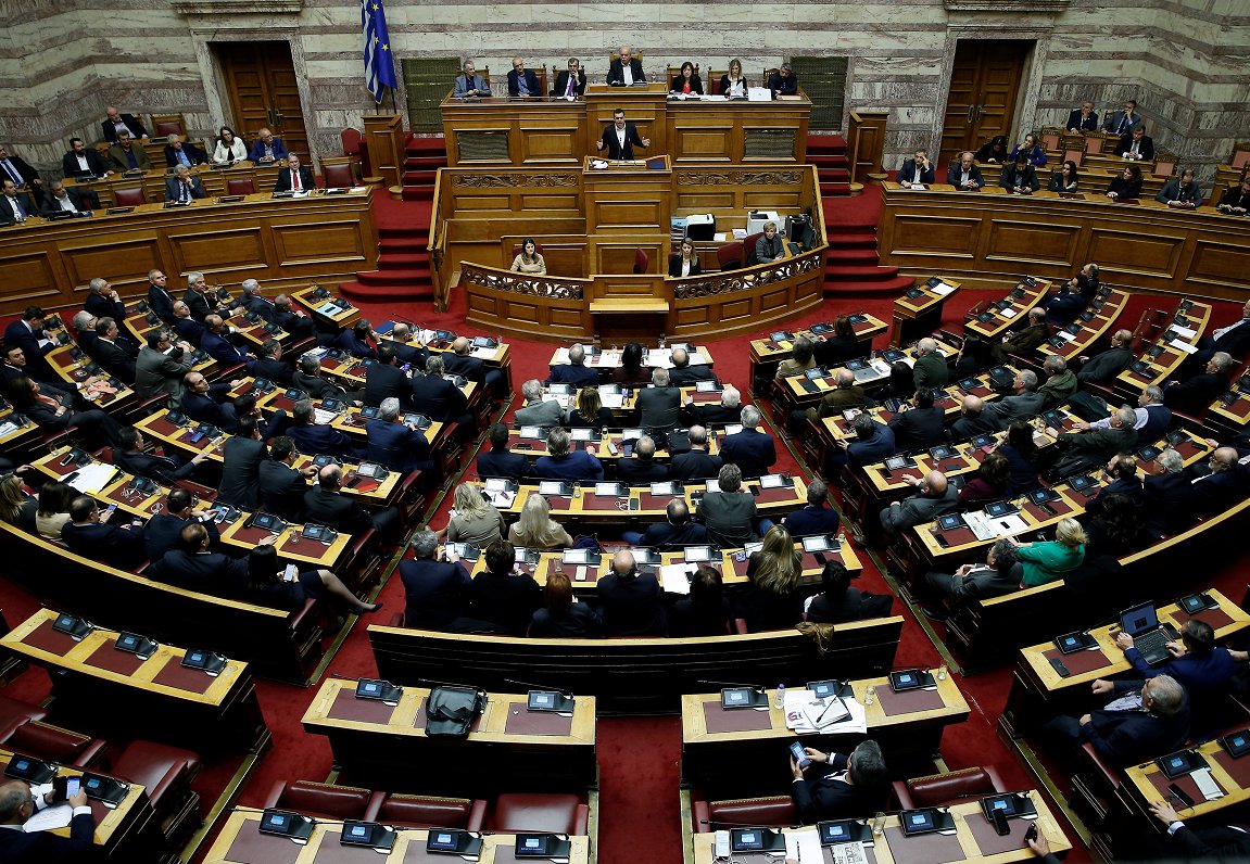 Grieķijas parlaments debatēs uzklausa premjeru Aleksi Cipru
