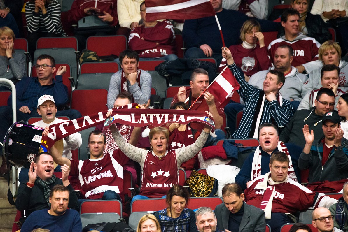 Tenisa fani atbalsta Latvijas tenisistes