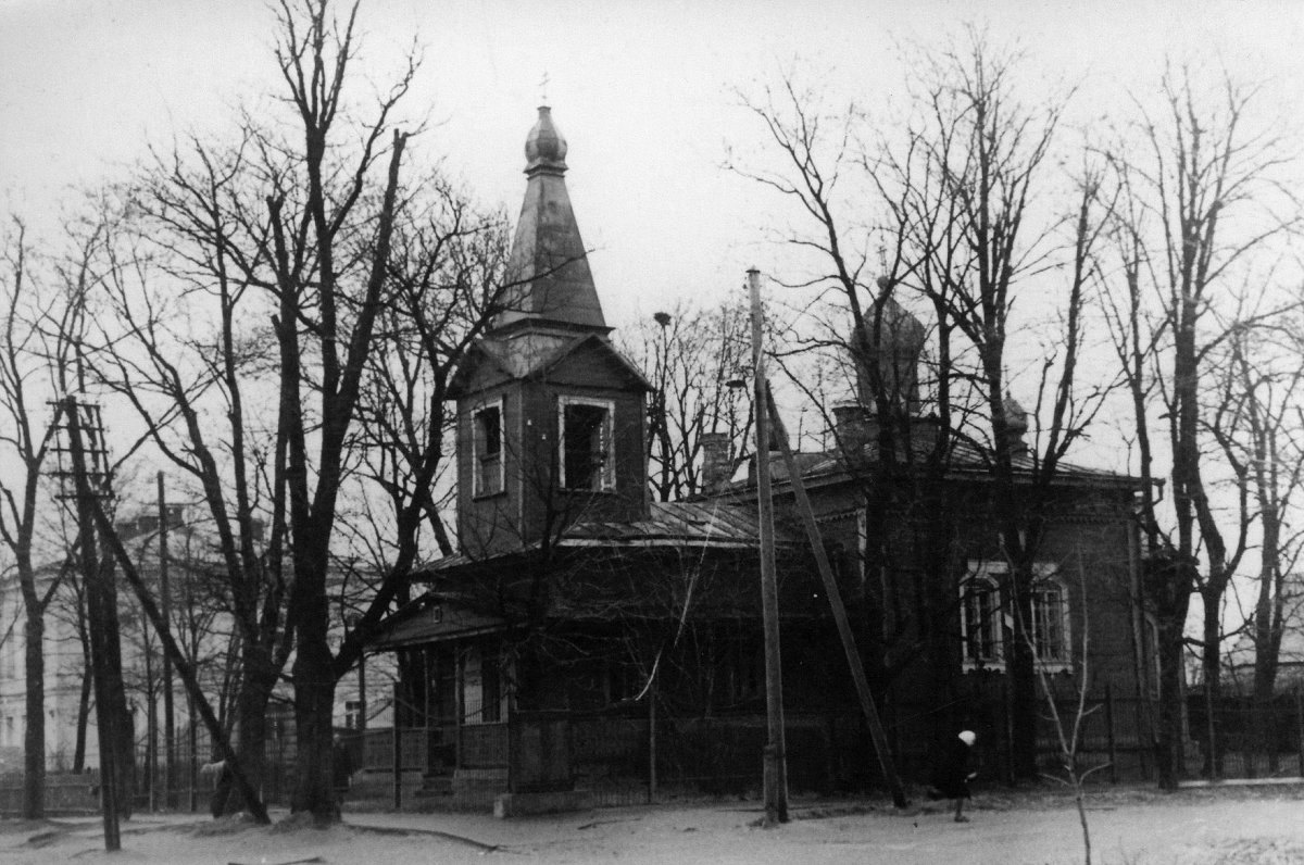 Attēlā Rēzeknes Sv. Nikolaja vienticībnieku baznīca ap 1960. gadu
