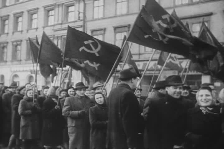 Komunistu atbalstītāji Prāgā pieprasa gāzt prezidentu Benešu.