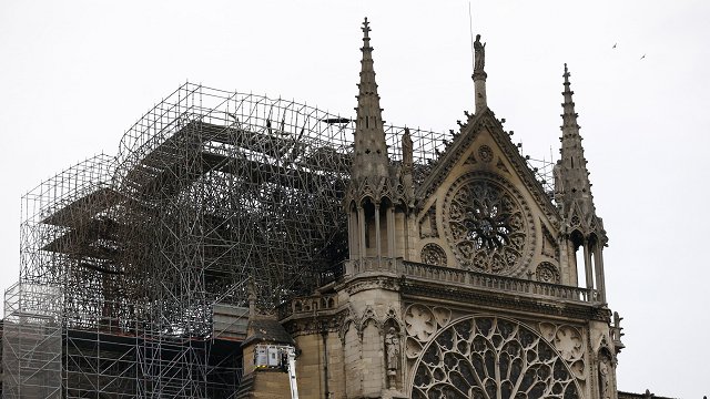 Zvanu skaņās ar Parīzes Dievmātes katedrāli solidarizējas Eiropas dievnami, arī Rīgas Doms