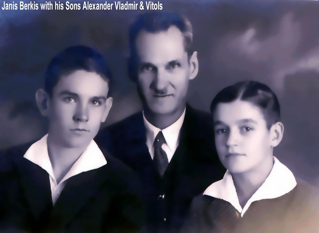 Vitolds kopā ar brāli Sandri un tēvu Jāni