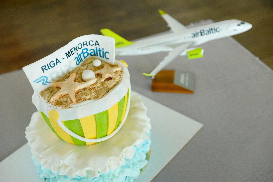 airBaltic Menorca cake