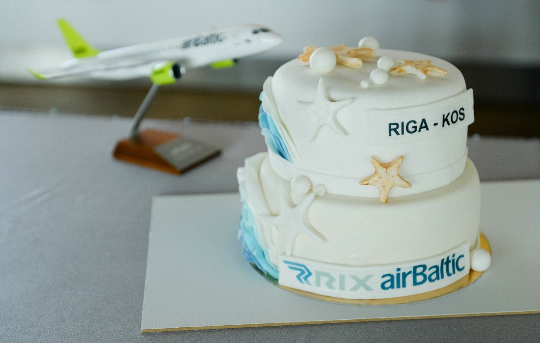 airBaltic Kos cake