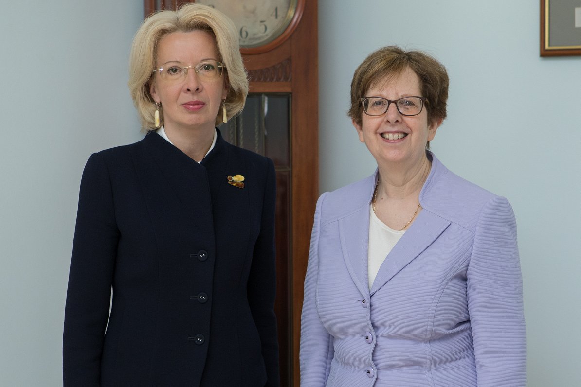 Inara Mūrniece and ambassador Nancy Bikoff Pettit