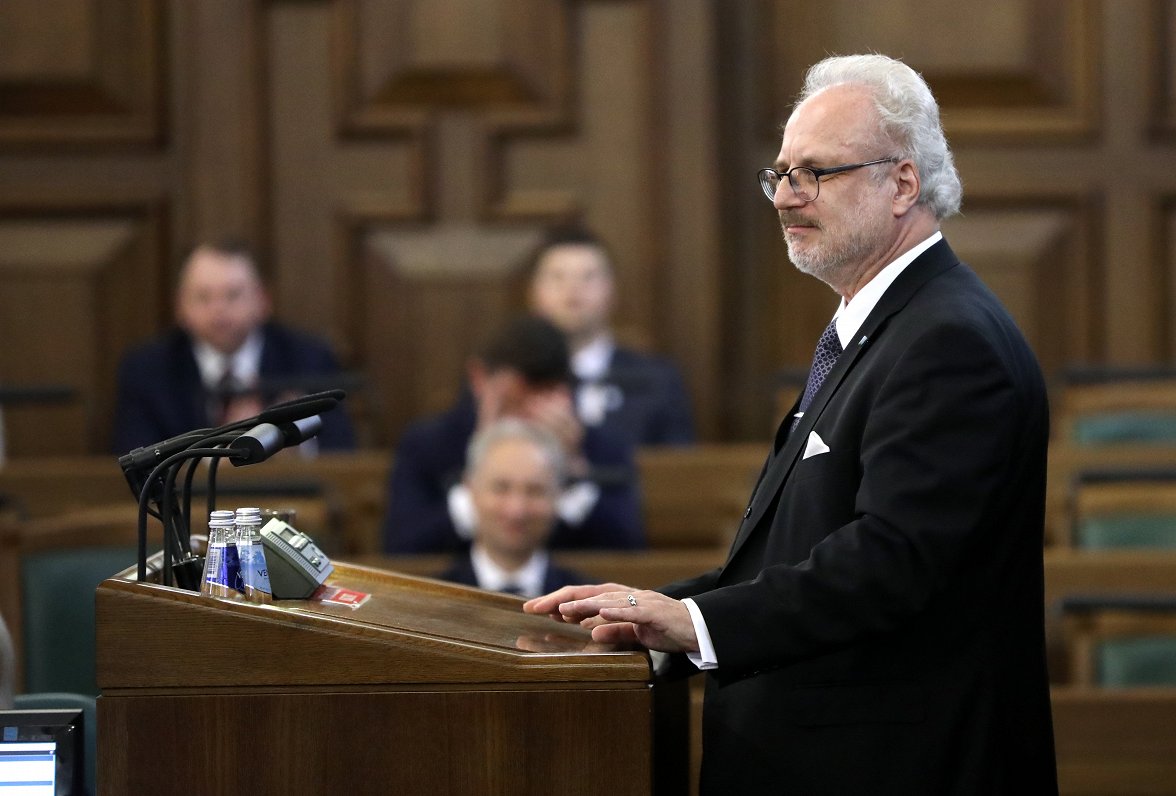 Jaunievēlētais Valsts prezidents Egils Levits saka uzrunu Saeimas ārkārtas sēdē pēc ievēlēšanas amat...