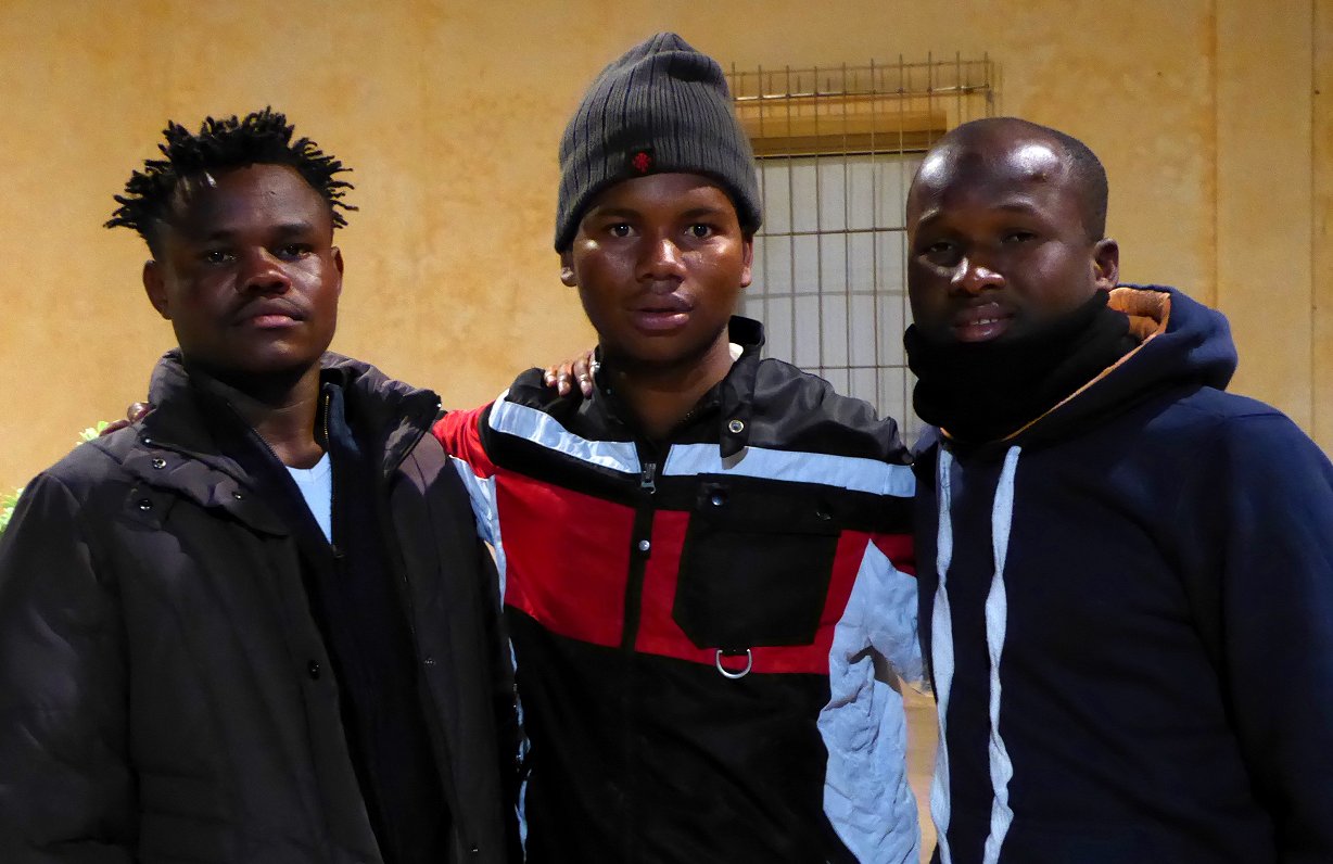 Kristofers, Abduls un Lamins 2016. gada decembrī Lampedūzā