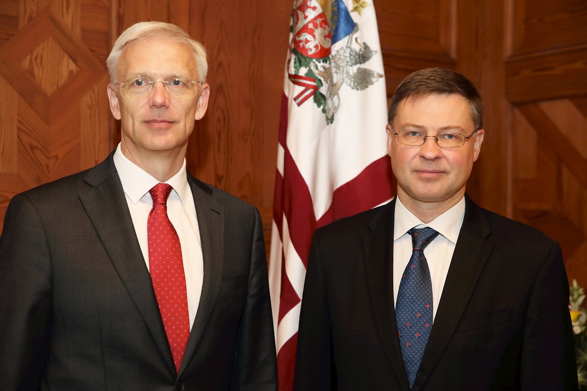 Krišjānis Kariņš (no kreisās) un Valdis Dombrovskis