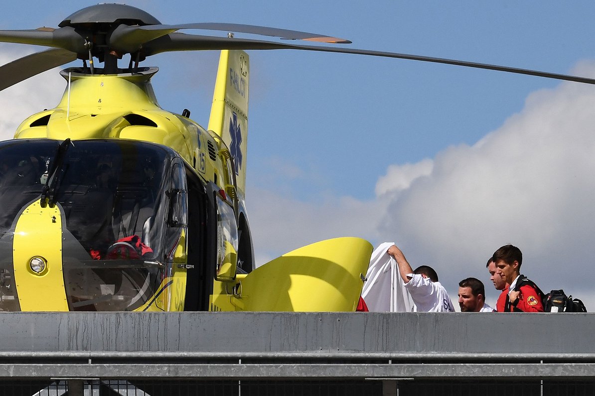 Krisu Frūmu pēc kritiena nogādā slimnīcā