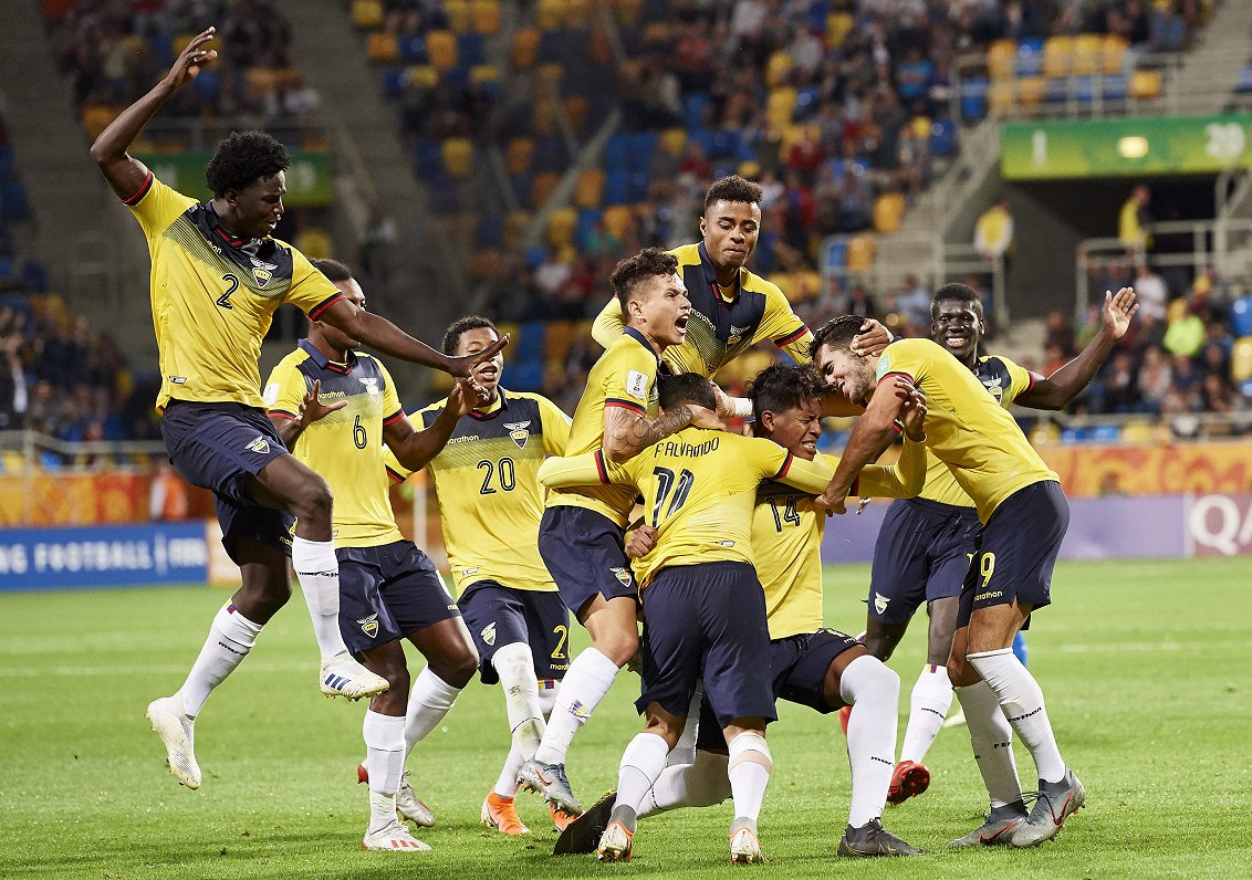 Ekvadoras futbolisti priecājas pēc vārtu guvuma