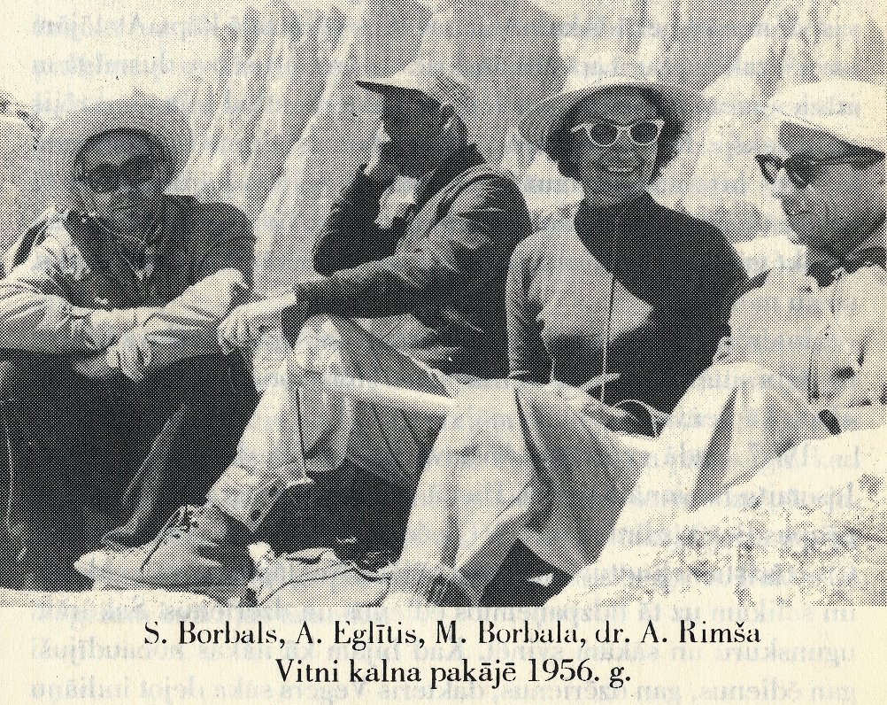 Attēlā S. Borbals, A. Eglītis, M. Borbala, A. Rimšs Vitni kalna pakājē, ASV, 1956.gads