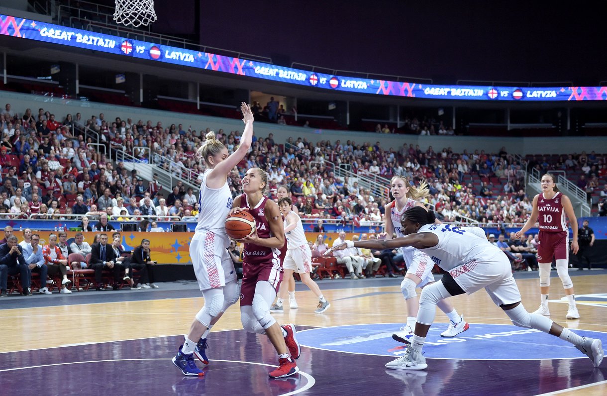 Latvijas sieviešu basketbola izlase spēlē pret Lielbritāniju