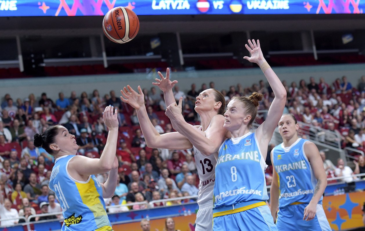 Latvijas sieviešu basketbola izlases kapteine Aija Brumermane Eiropas čempionāta spēles basketbolā s...