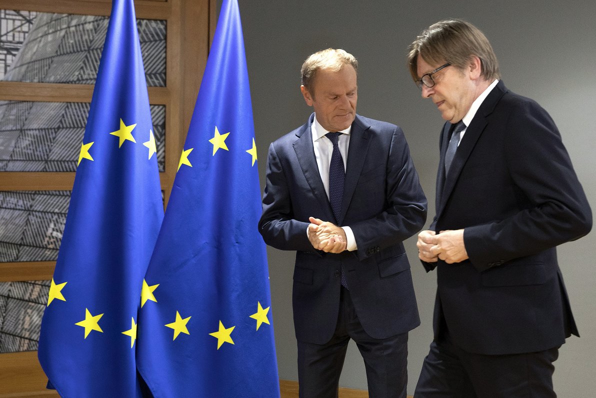 Eiropadomes vadītājs Donalds Tusks un Gijs Verhofštads