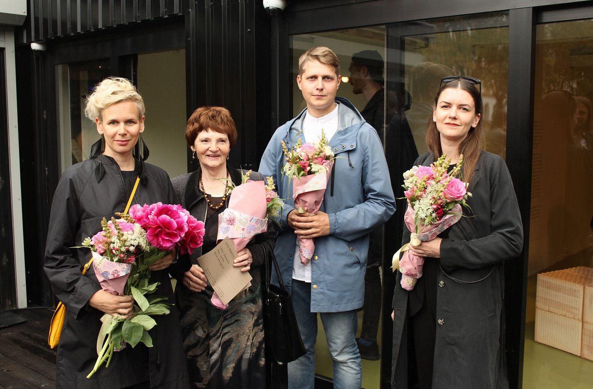 Liene Jākobsone (no kreisās), Jura Gagaiņa dzīvesbiedre Tekla Gagaine, Alvis Berngards un Rūta Jumīt...