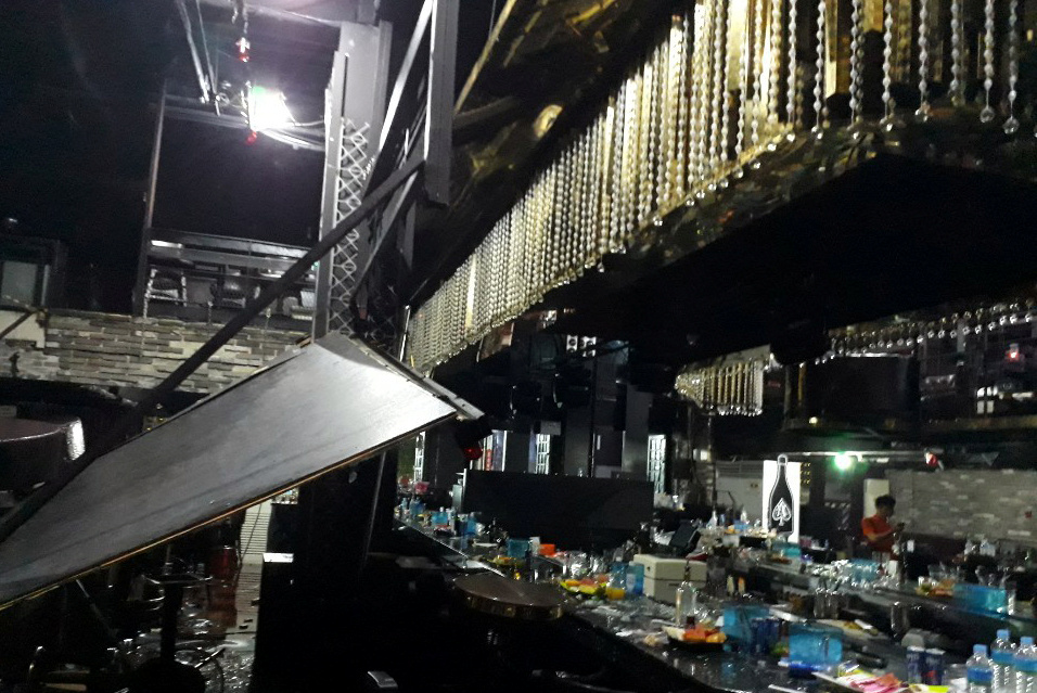 Sabrukušais balkons naktsklubā Dienvidkorejā