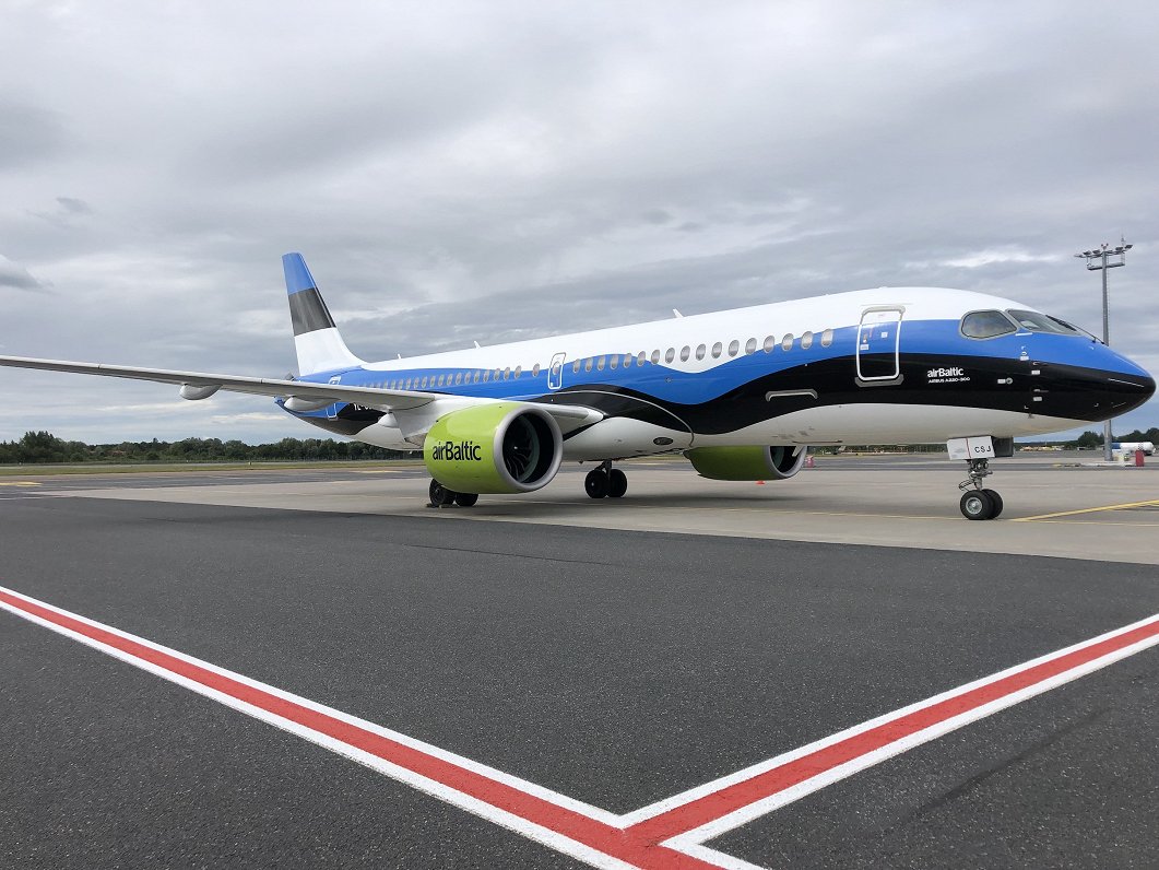 airBaltic plane in Estonian livery