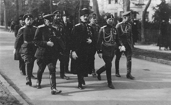 Pāvels Bermonts (centrā) kopā ar Rietumkrievijas brīvprātīgo armijas virsniekiem, 1919. gads