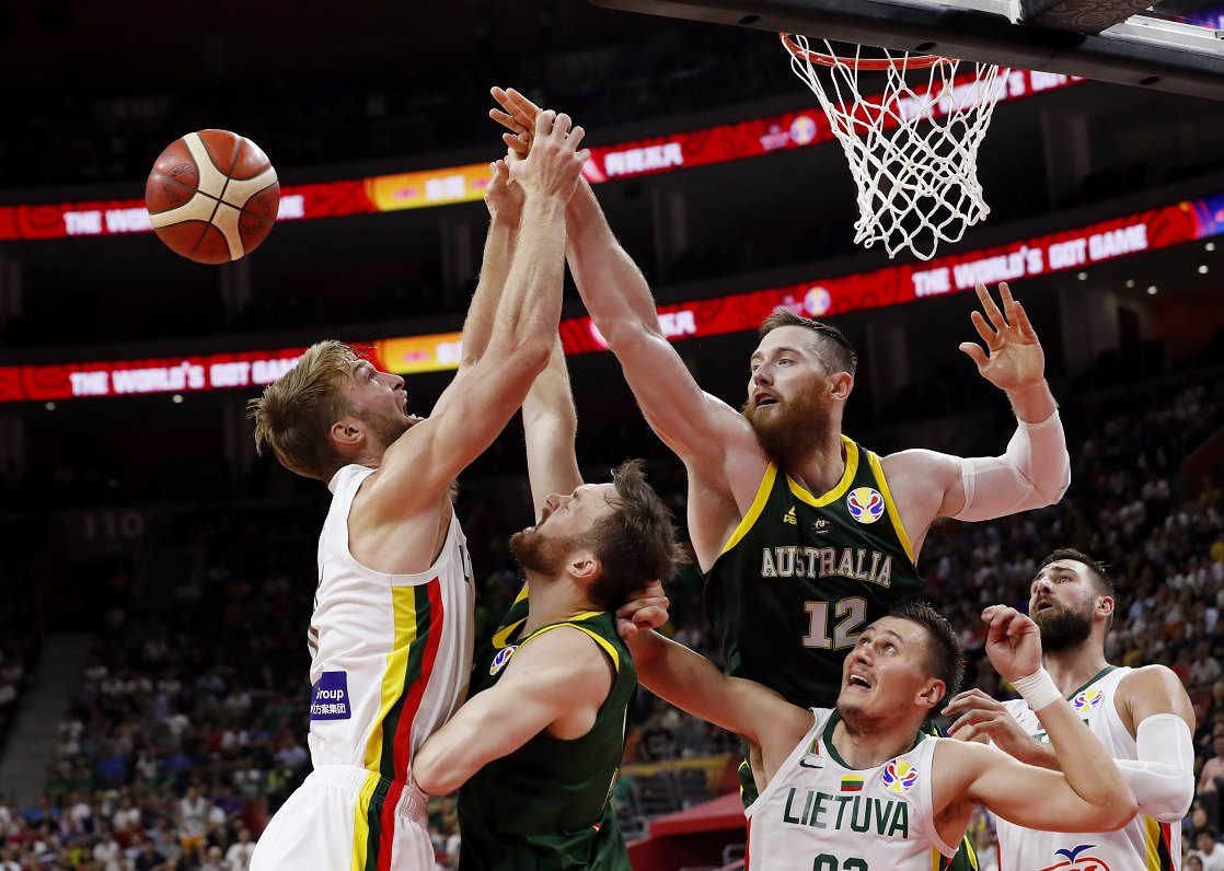 Lietuvas un Austrālijas basketbolistu spēle