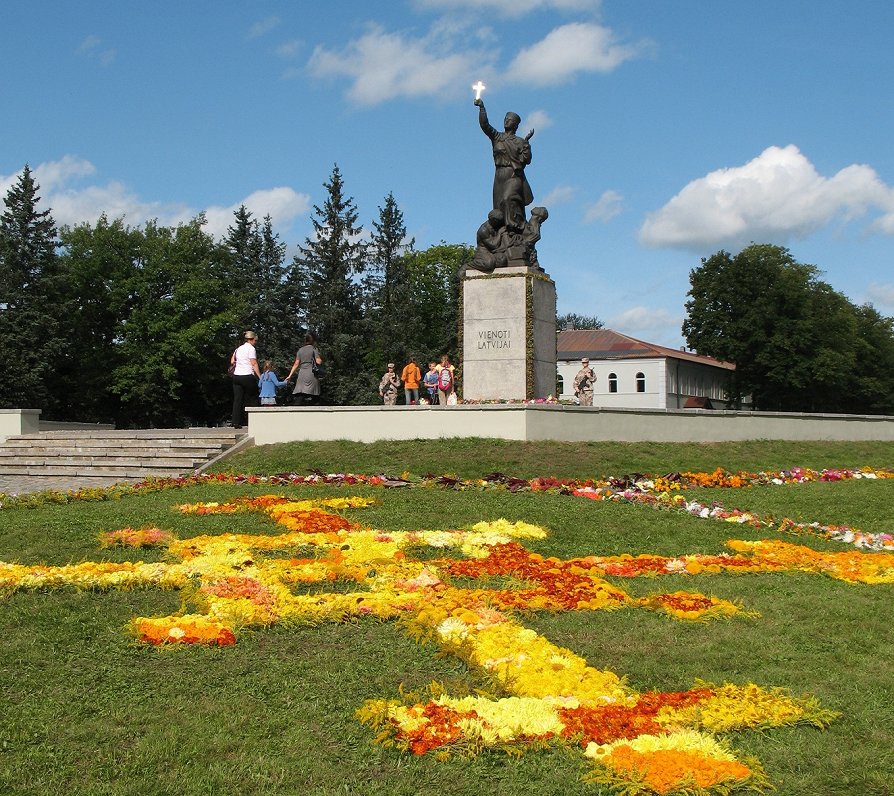 Latgales atbrīvošanas pieminekļa “Vienoti Latvijai” 70. gadadienas svinības 2009. gadā