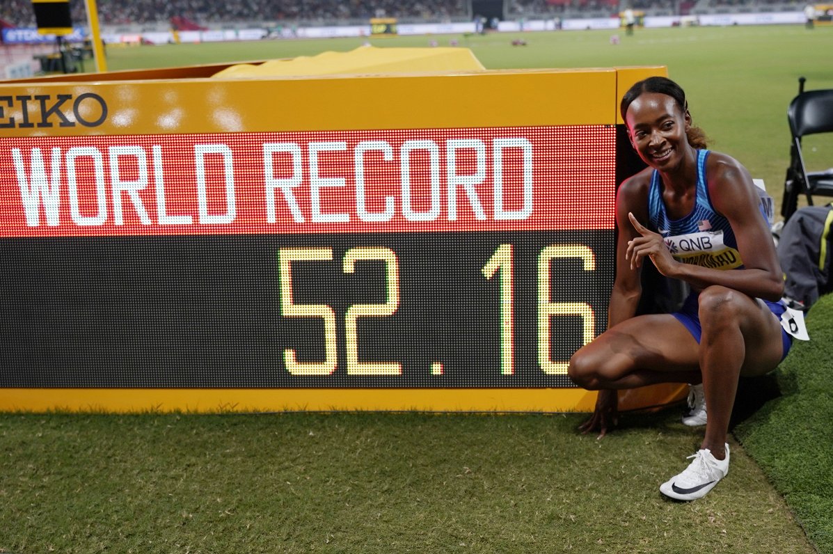 Dalila Muhameda pie tablo ar pasaules rekorda rezultātu