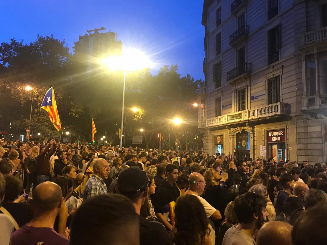 Demonstranti pulcējas Barselonas centrā