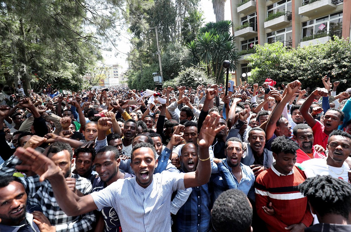 Džavara Mohammeda atbalstītāji protestē pret Etiopijas premjeru