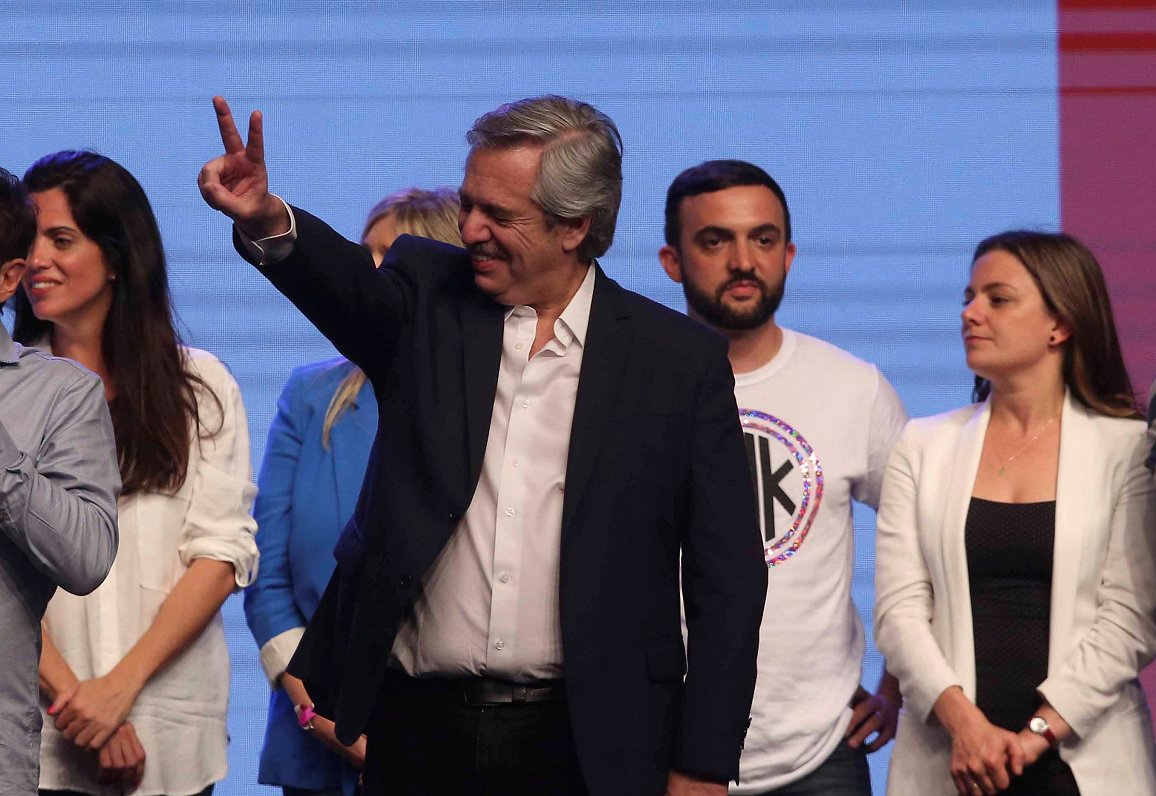 Argentīnas prezidenta vēlēšanās uzvarējušais Fernandess