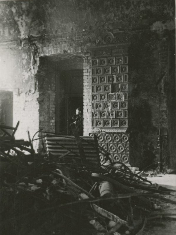Rīgas rātsnama iekštelpas pēc ugunsgrēka. 1944. vai 1945. gads