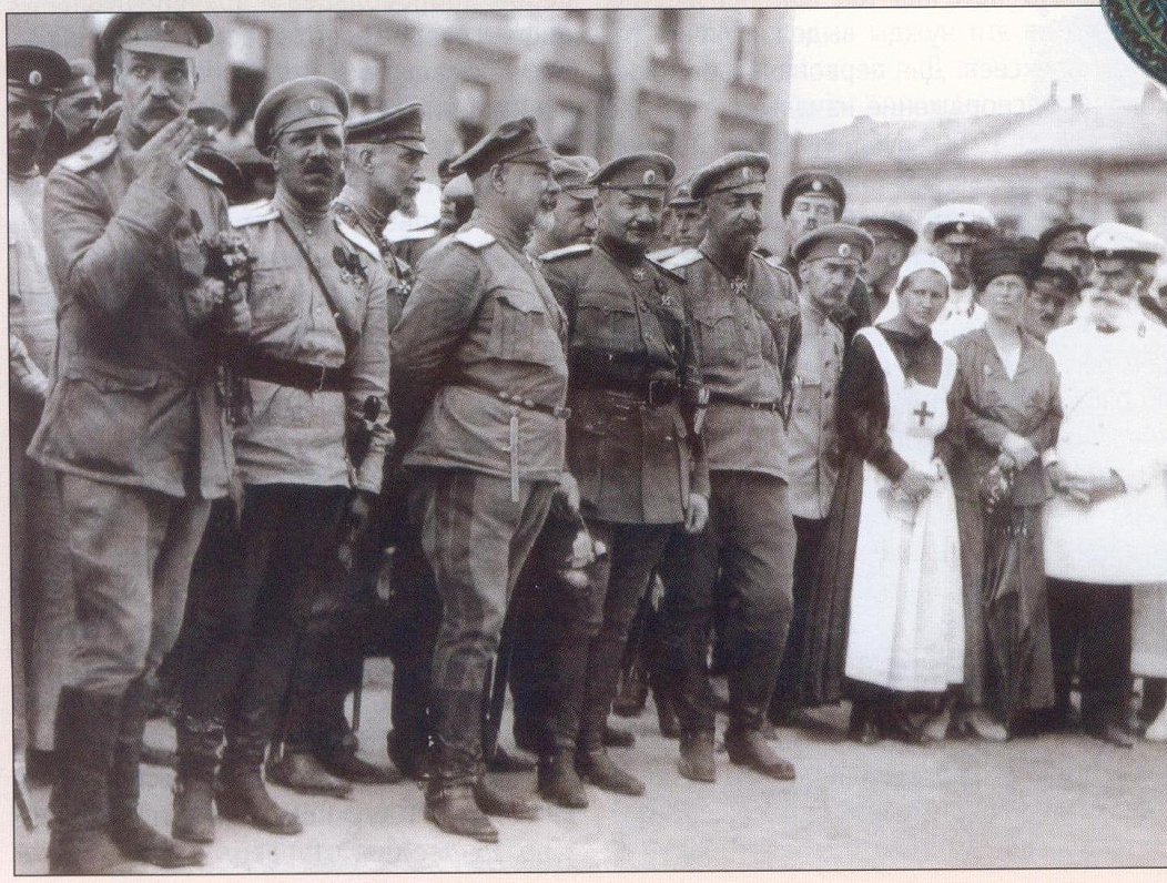 Antona Deņikina vadītās armijas virsnieki Harkovā 1919. gada vasarā