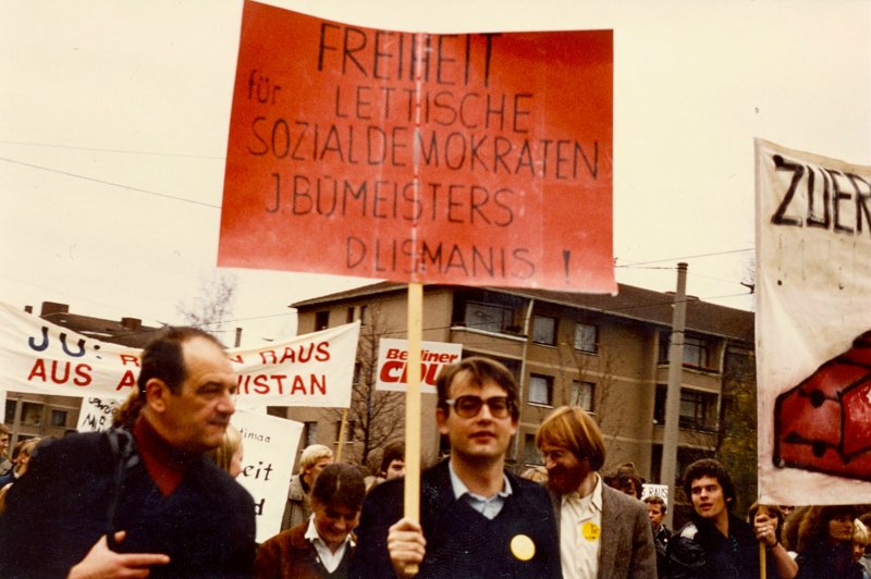 Protesti par Jura Būmeistera arbrīvošanu pie PSRS vēstiecībām Eiropas galvaspilsētās, 1980. gadu sāk...