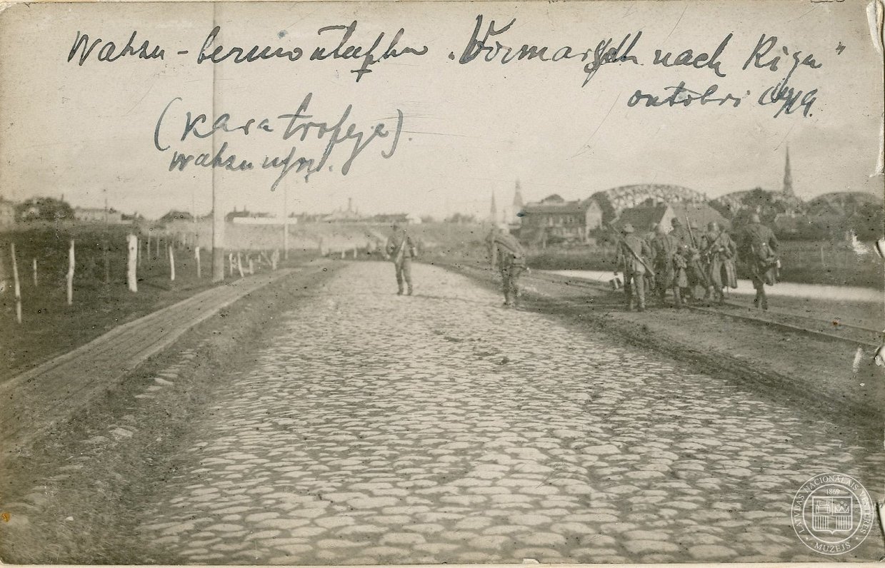 Bermonta armijas karavīri Jelgavas ielā, netālu no Torņakalna stacijas. 1919. gada oktobris–novembri...
