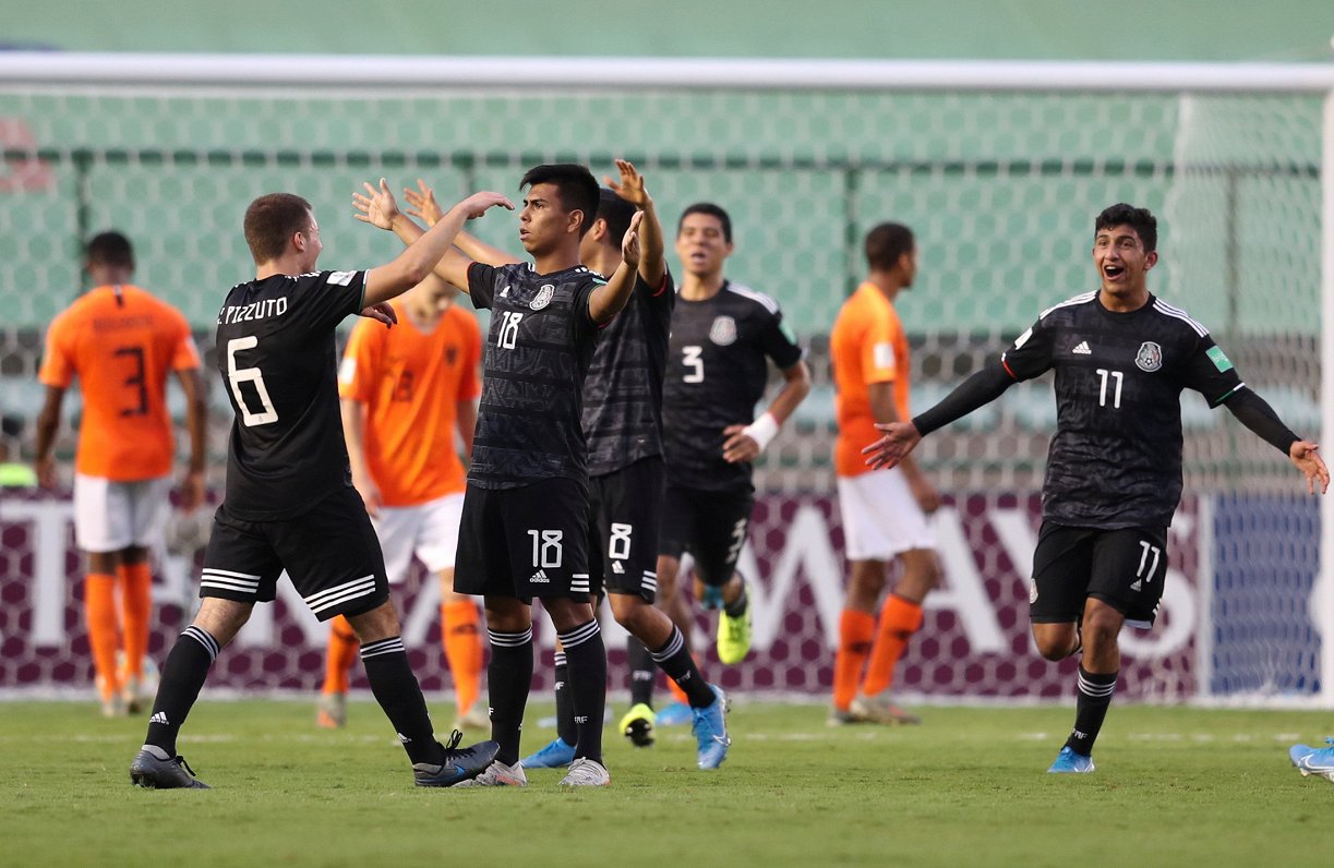 Meksikas izlase svin uzvaru U-17 Pasaules kausa pusfinālā